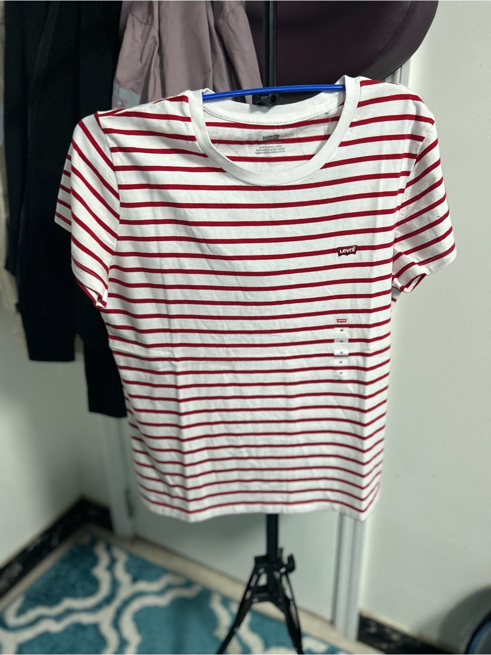 Levi's White Tee with Red Stripes Short Sleeve Crew